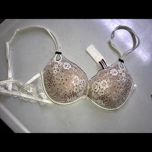 Victoria Secrets Push Up Bra